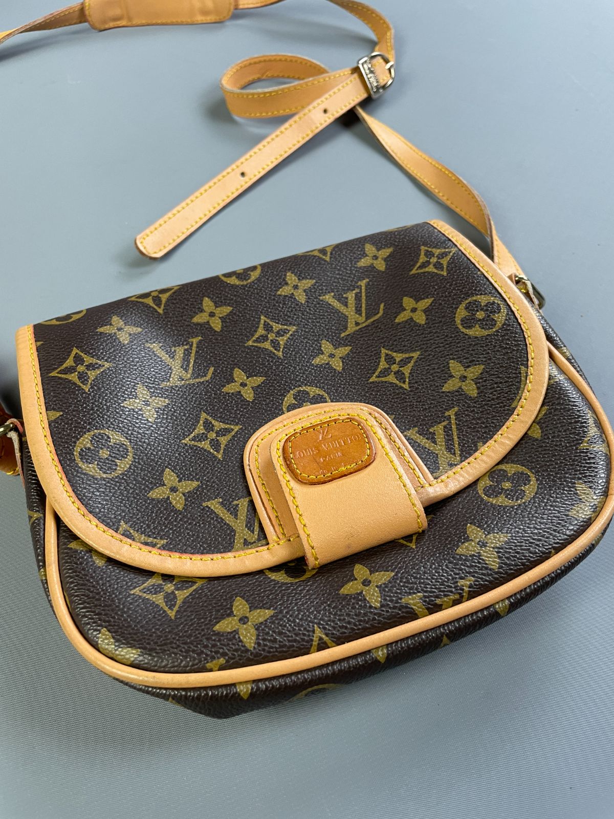 LOUIS VUITTON CUTE! 1990S LV MONOGRAM CROSSBODY SHOULDER BAG PURSE, LEATHER TRIM in BROWN, YELLOW