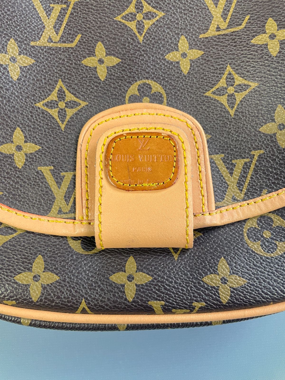 LOUIS VUITTON CUTE! 1990S LV MONOGRAM CROSSBODY SHOULDER BAG PURSE, LEATHER TRIM in BROWN, YELLOW
