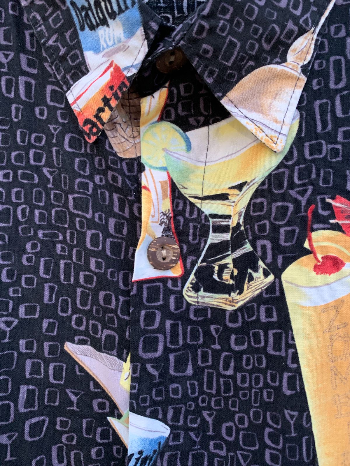 HWY 1 1990S ALLOVER TIKI DRINK PRINT SHORT SLEEVE BUTTON DOWN SHIRT in BLACK