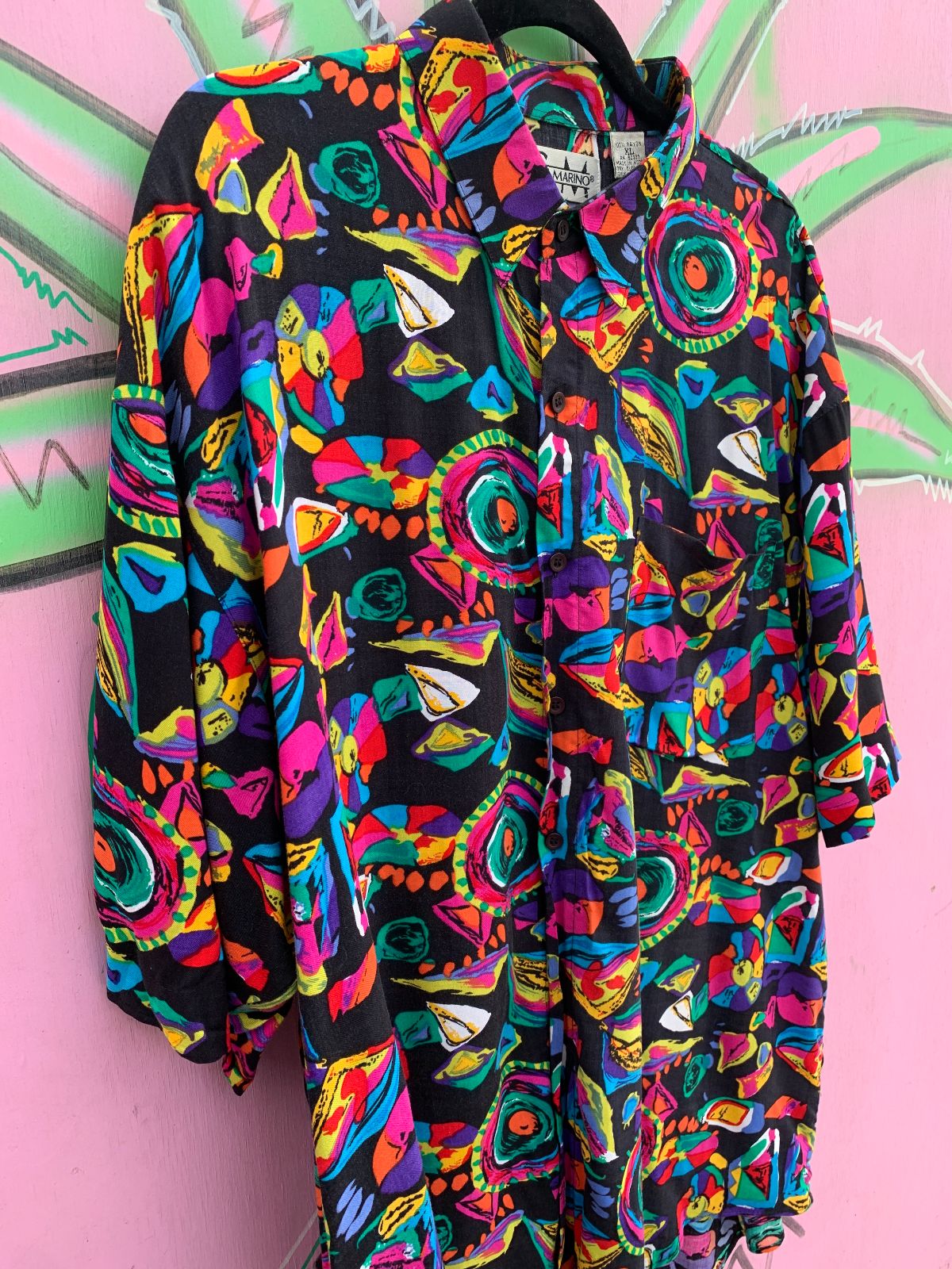 SAN MARINO KILLER! 1990S FUNKY PRINT RAYON SHORT SLEEVE BUTTON DOWN SHIRT in BLACK, PINK