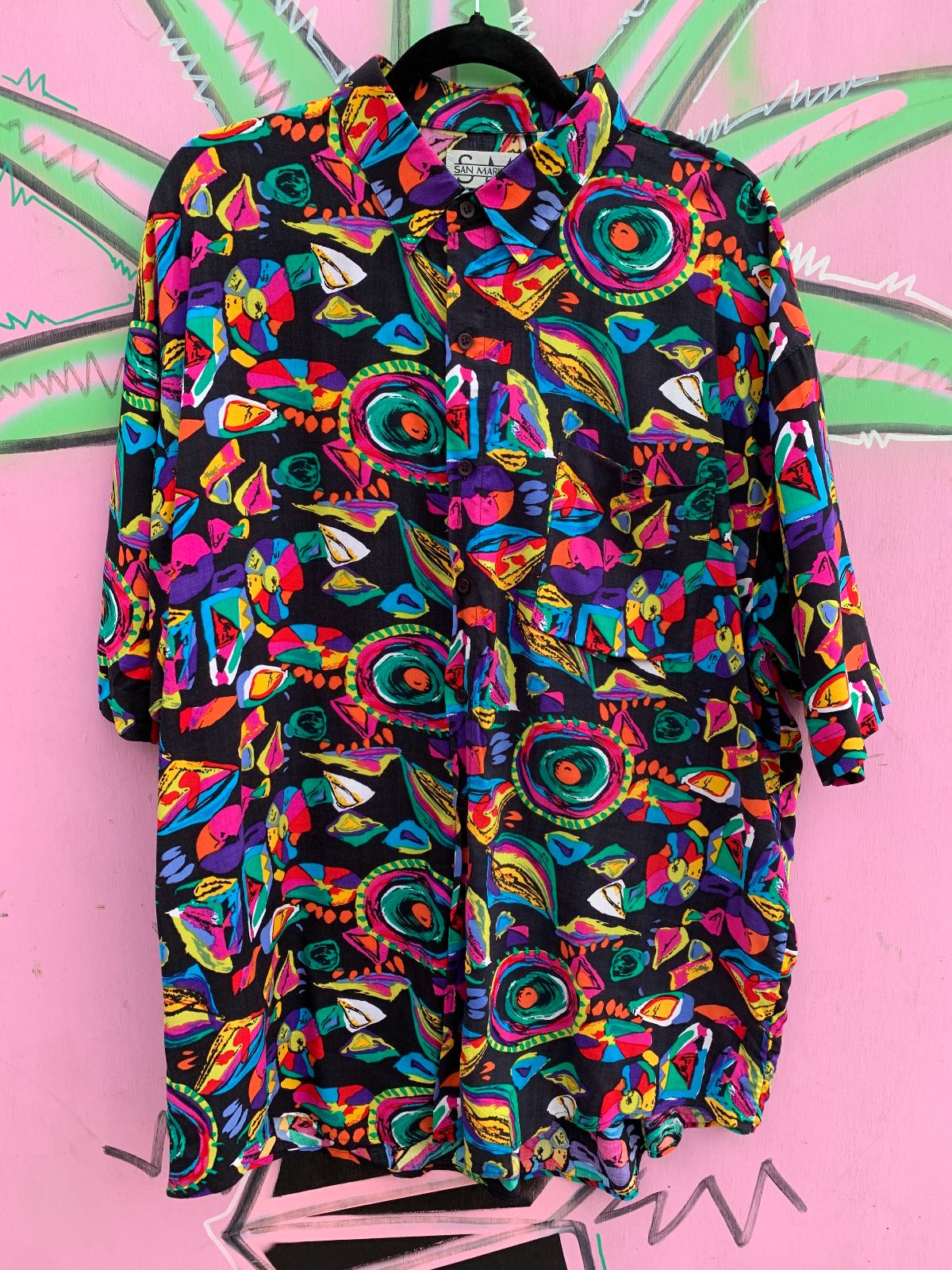 SAN MARINO KILLER! 1990S FUNKY PRINT RAYON SHORT SLEEVE BUTTON DOWN SHIRT in BLACK, PINK