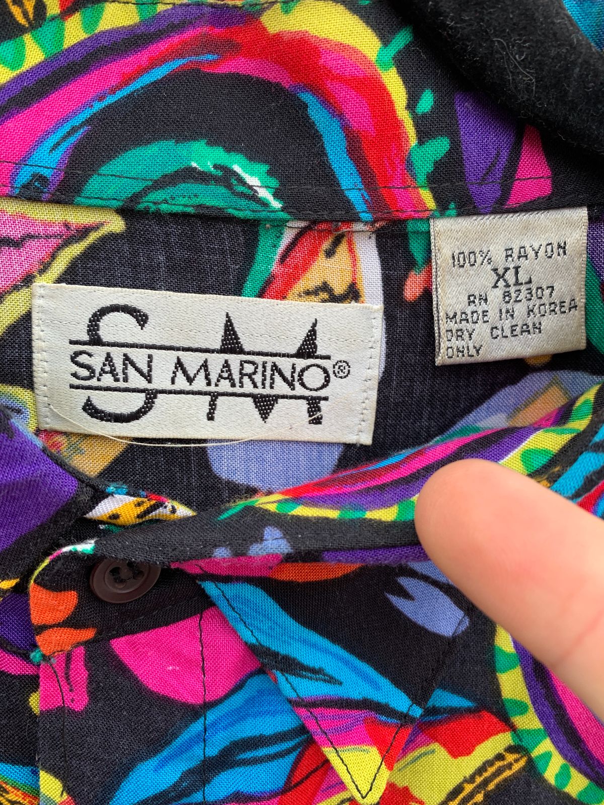 SAN MARINO KILLER! 1990S FUNKY PRINT RAYON SHORT SLEEVE BUTTON DOWN SHIRT in BLACK, PINK