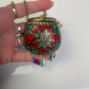 COOL! BRASS CRUSHED STONE INLAY TRINKET BOX ON CHAIN NECKLACE in BRASS, BLUE, RED