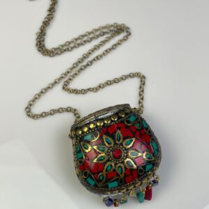 COOL! BRASS CRUSHED STONE INLAY TRINKET BOX ON CHAIN NECKLACE in BRASS, BLUE, RED