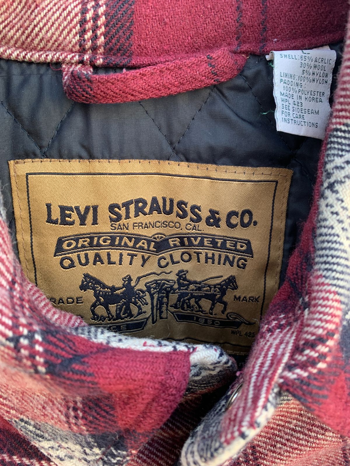 LEVIS 1990S LEVIS BUTTON UP PLAID FLANNEL JACKET QUILTED INTERIOR in MAROON