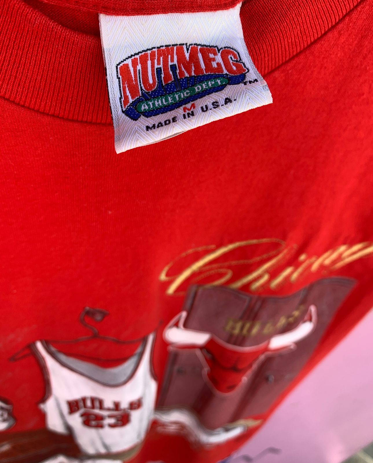 NUTMEG CHICAGO BULLS T-SHIRT METALLIC EMBROIDERY SINGLE STITCH SMALL FIT in RED