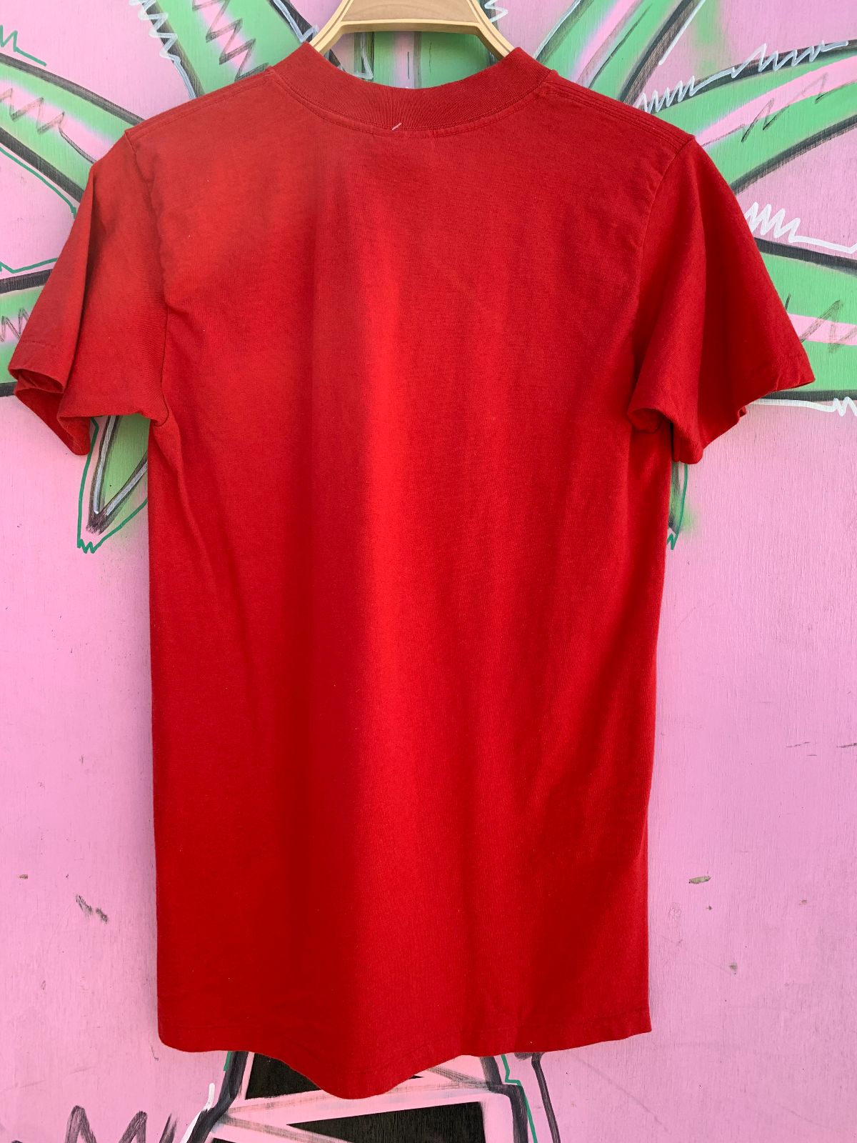 NUTMEG CHICAGO BULLS T-SHIRT METALLIC EMBROIDERY SINGLE STITCH SMALL FIT in RED