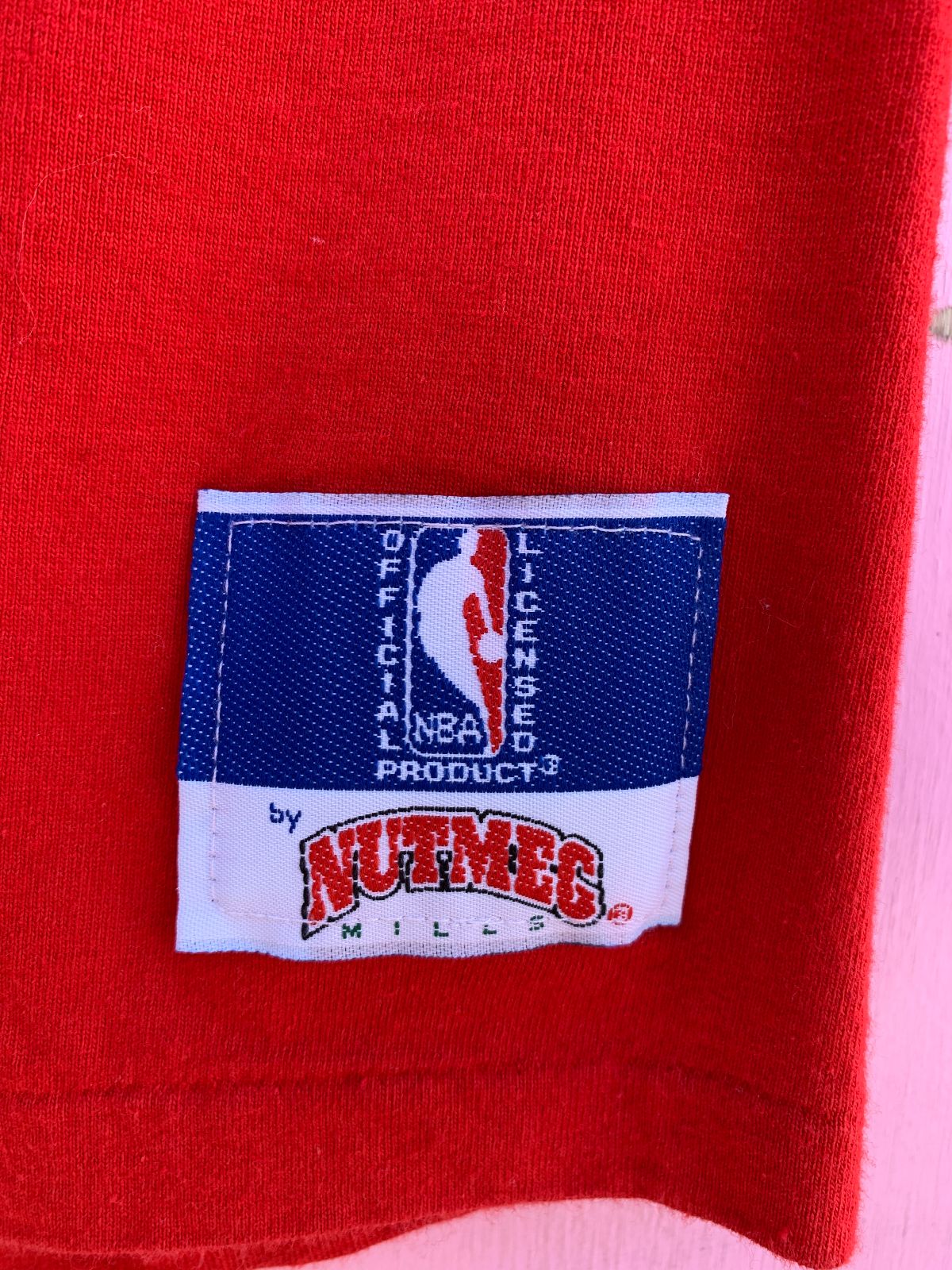 NUTMEG CHICAGO BULLS T-SHIRT METALLIC EMBROIDERY SINGLE STITCH SMALL FIT in RED