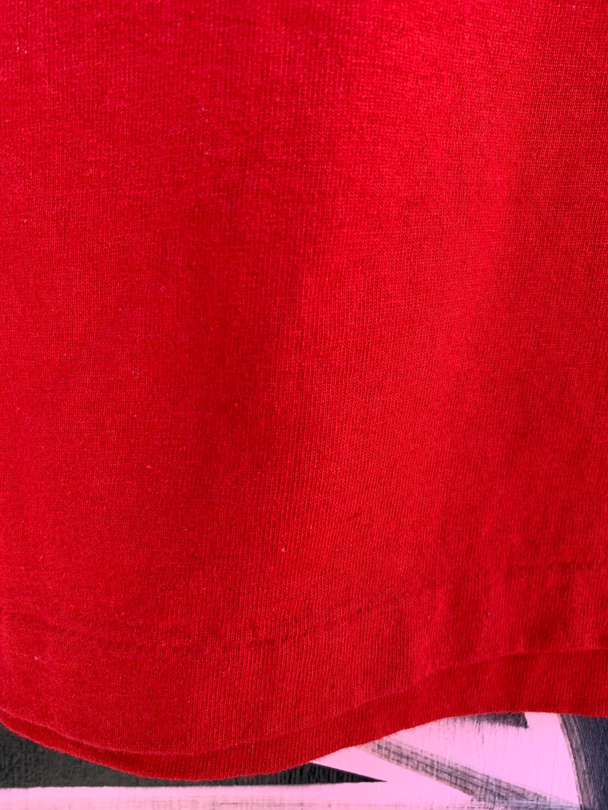 NUTMEG CHICAGO BULLS T-SHIRT METALLIC EMBROIDERY SINGLE STITCH SMALL FIT in RED