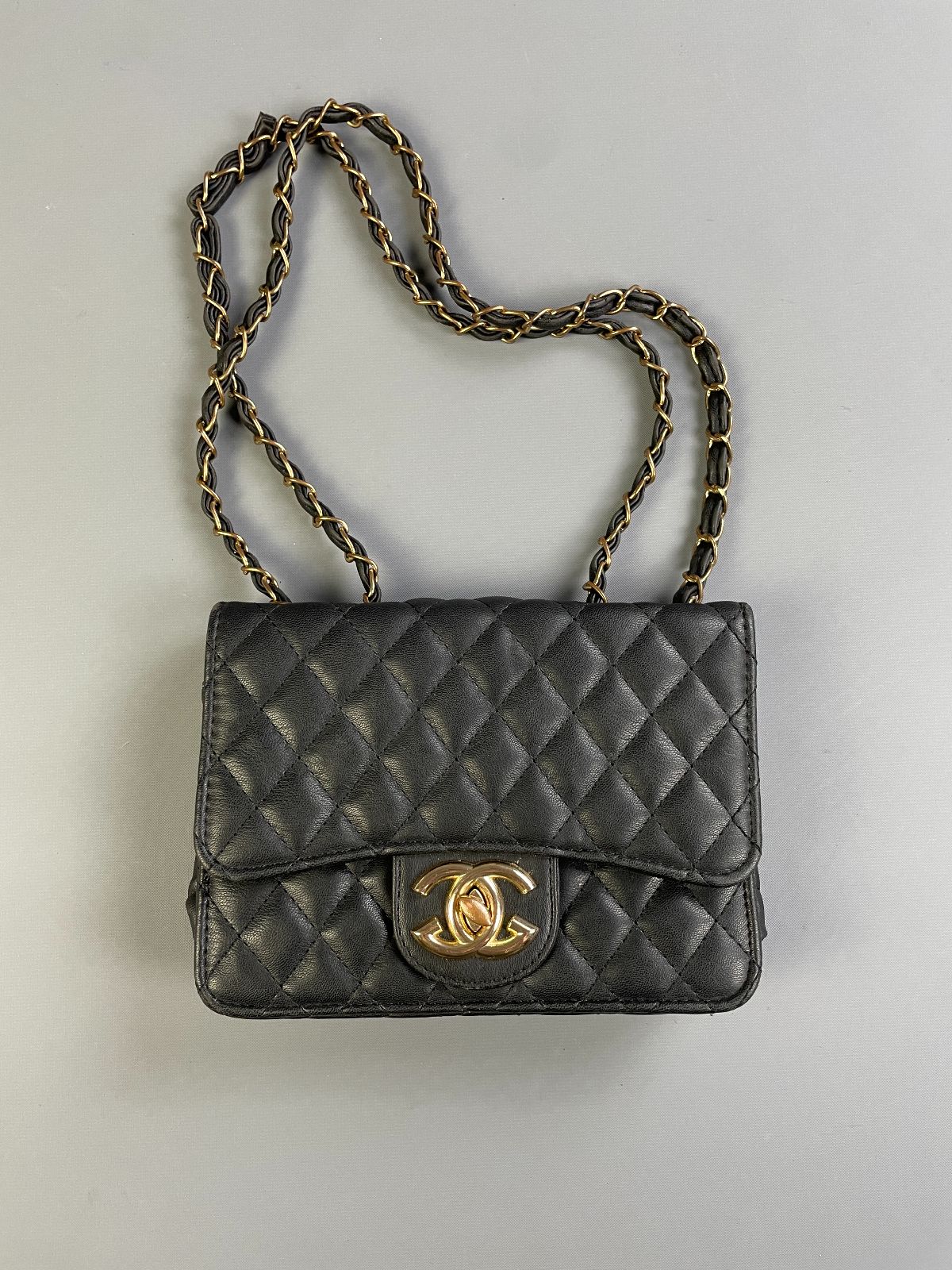 CHANEL CUTE! QUILTED LEATHER FAUX CHANEL PURSE DOUBLE HANDLE CHAIN STRAP in BLACK, GOLD