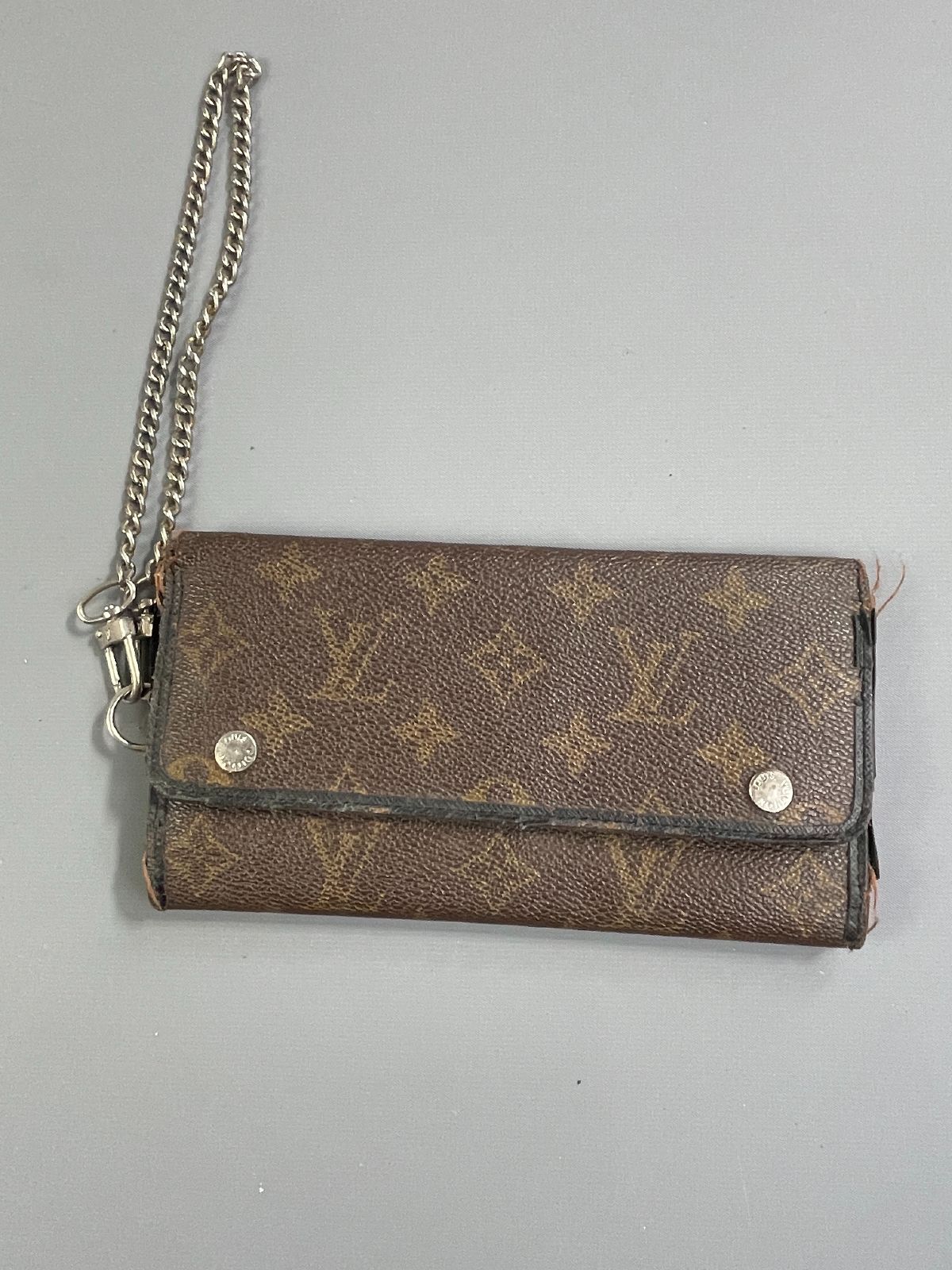 LV FOLDING SILVER CHAIN WALLET