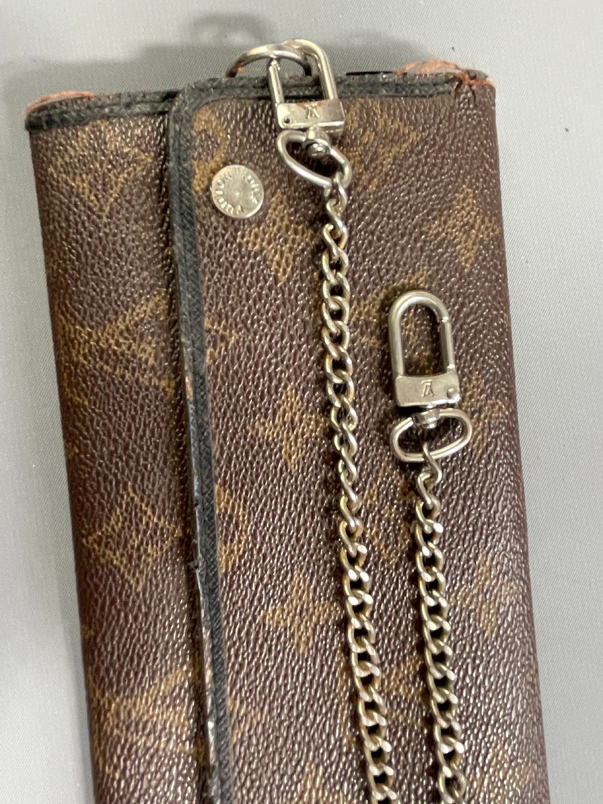 LV FOLDING SILVER CHAIN WALLET
