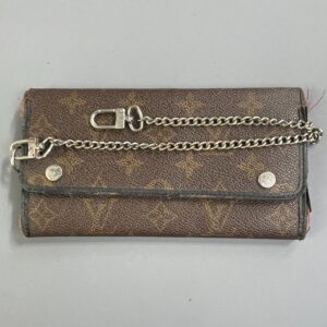 LV FOLDING SILVER CHAIN WALLET