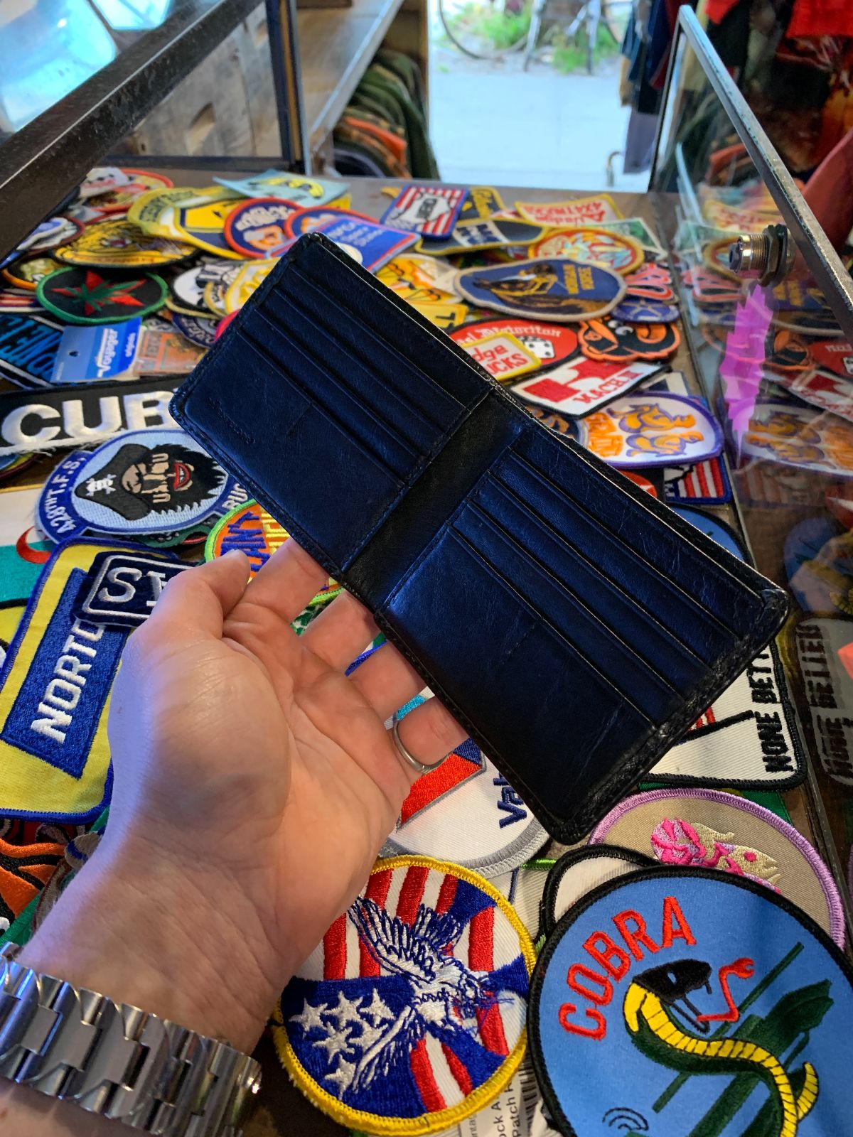 RED ENVELOPE CLASSIC BI-FOLD LEATHER WALLET, SILVER STUD DETAIL in BLACK, SILVER