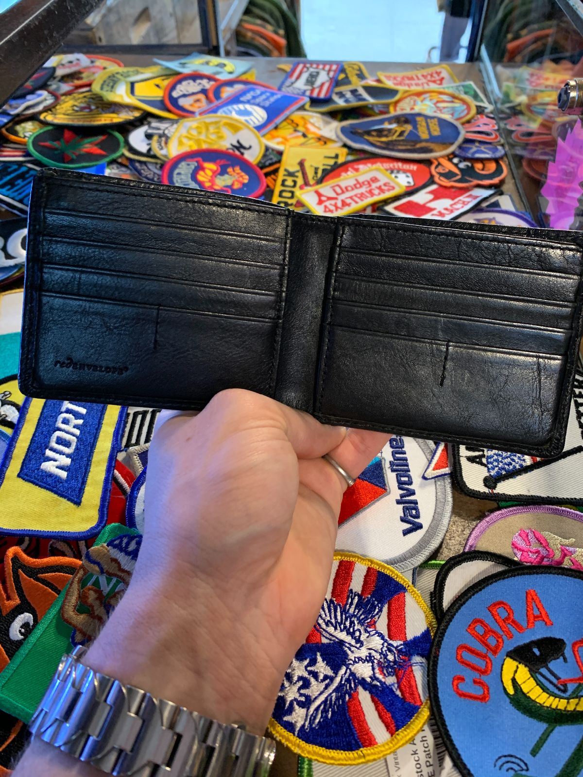 RED ENVELOPE CLASSIC BI-FOLD LEATHER WALLET, SILVER STUD DETAIL in BLACK, SILVER