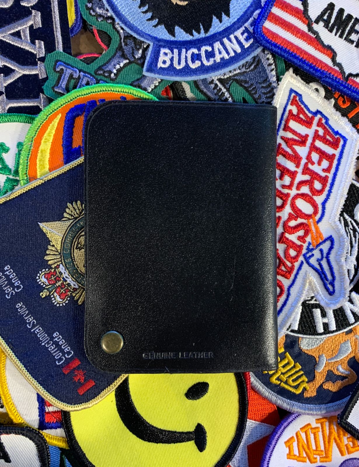 LEATHER SLIDE OUT CARD HOLDER in BLACK