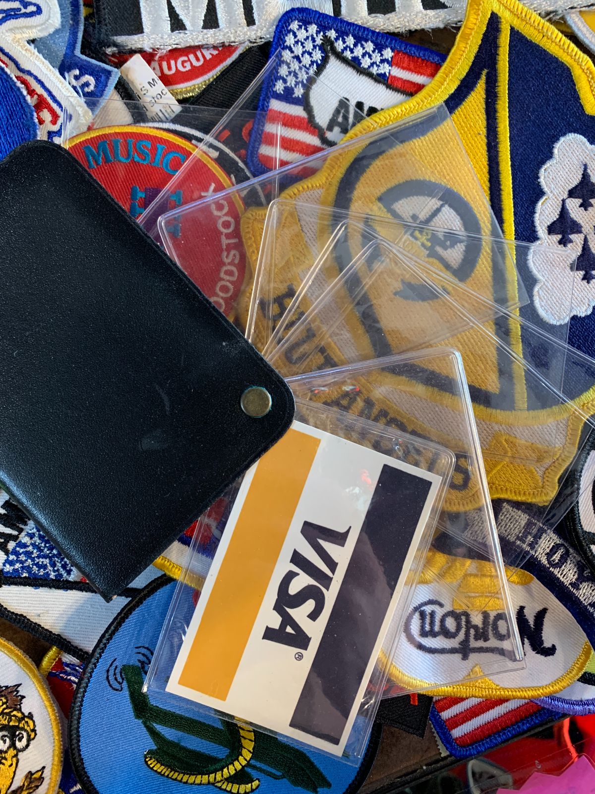 LEATHER SLIDE OUT CARD HOLDER in BLACK