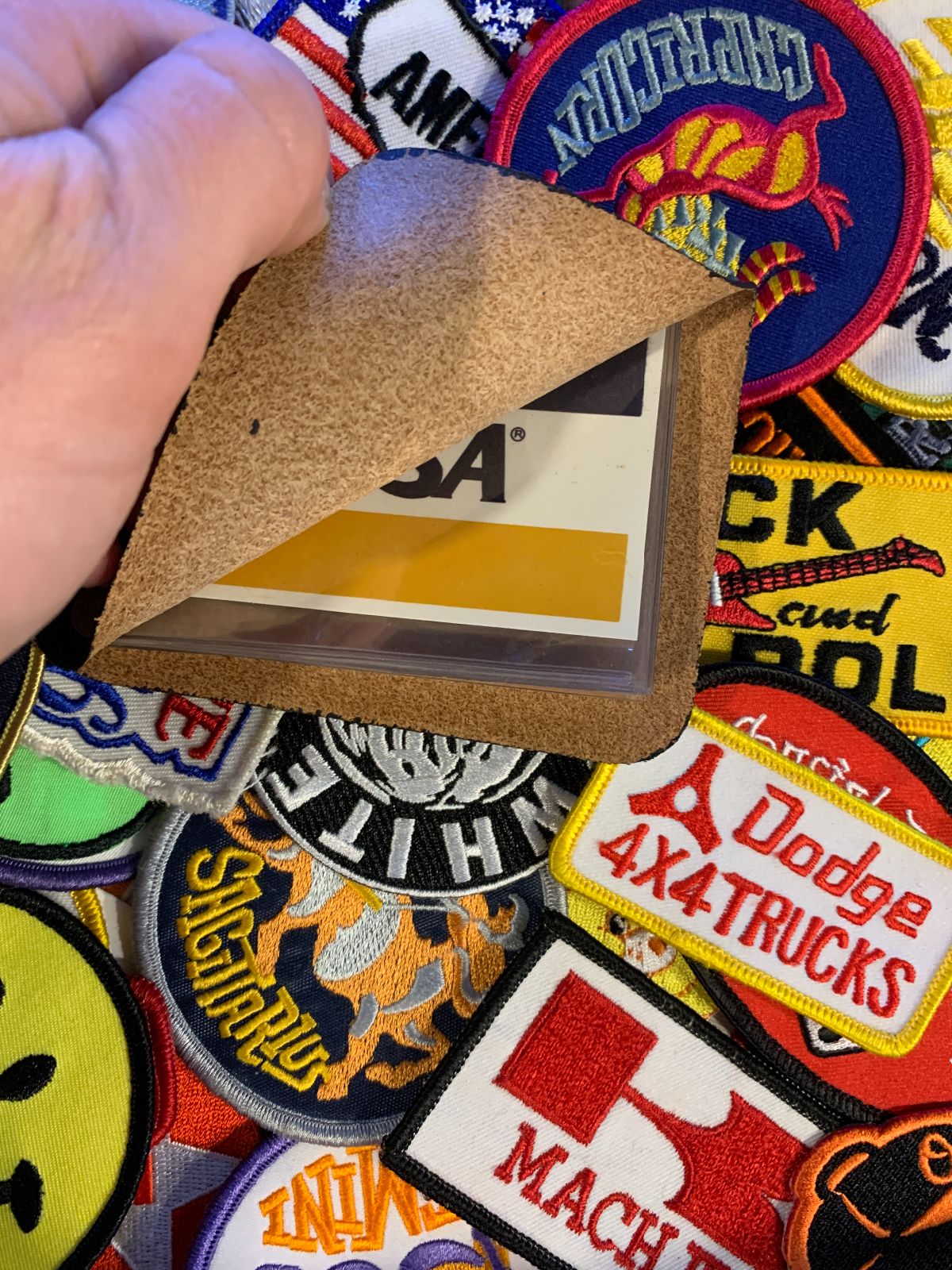 LEATHER SLIDE OUT CARD HOLDER in BLACK