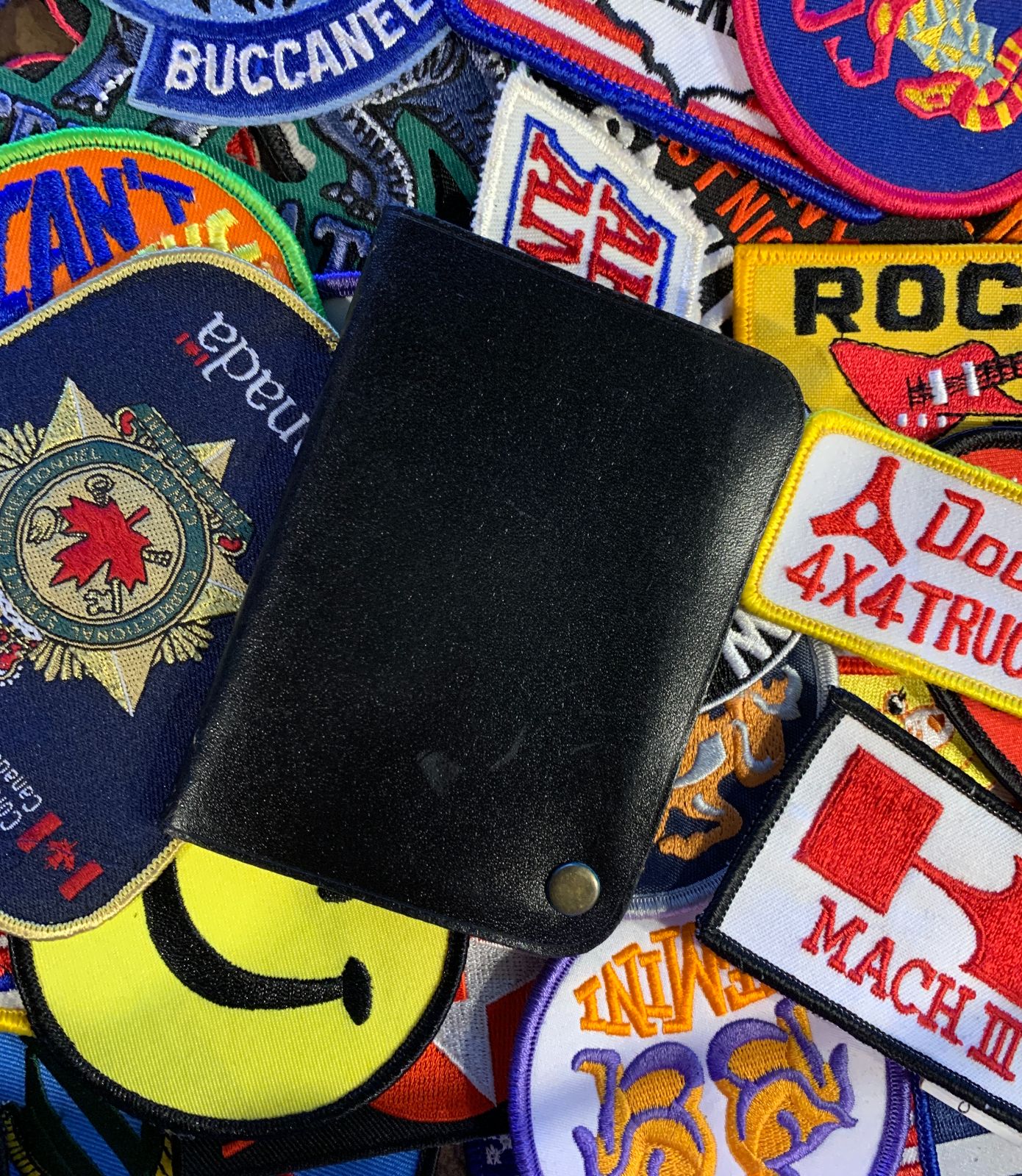 LEATHER SLIDE OUT CARD HOLDER in BLACK