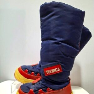TECHNICA *AS-IS* RETRO 1970S-80S KNEE HIGH PUFFER INSULATED SKI BOOTS / MOON BOOTS, RUBBER SOLE in BLUE, RED