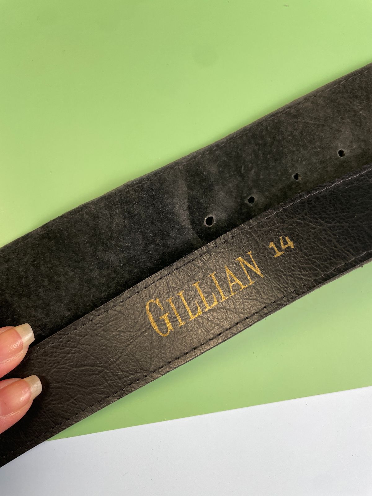 GILLIAN LOVE! 1980S SUEDE HIP BELT HUGE OVERSIZED GOLD BUCKLE in BLACK, GOLD