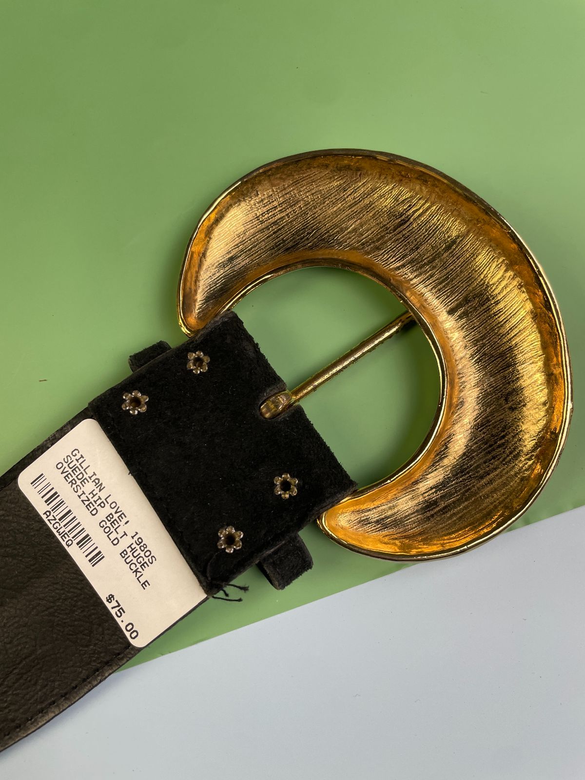 GILLIAN LOVE! 1980S SUEDE HIP BELT HUGE OVERSIZED GOLD BUCKLE in BLACK, GOLD