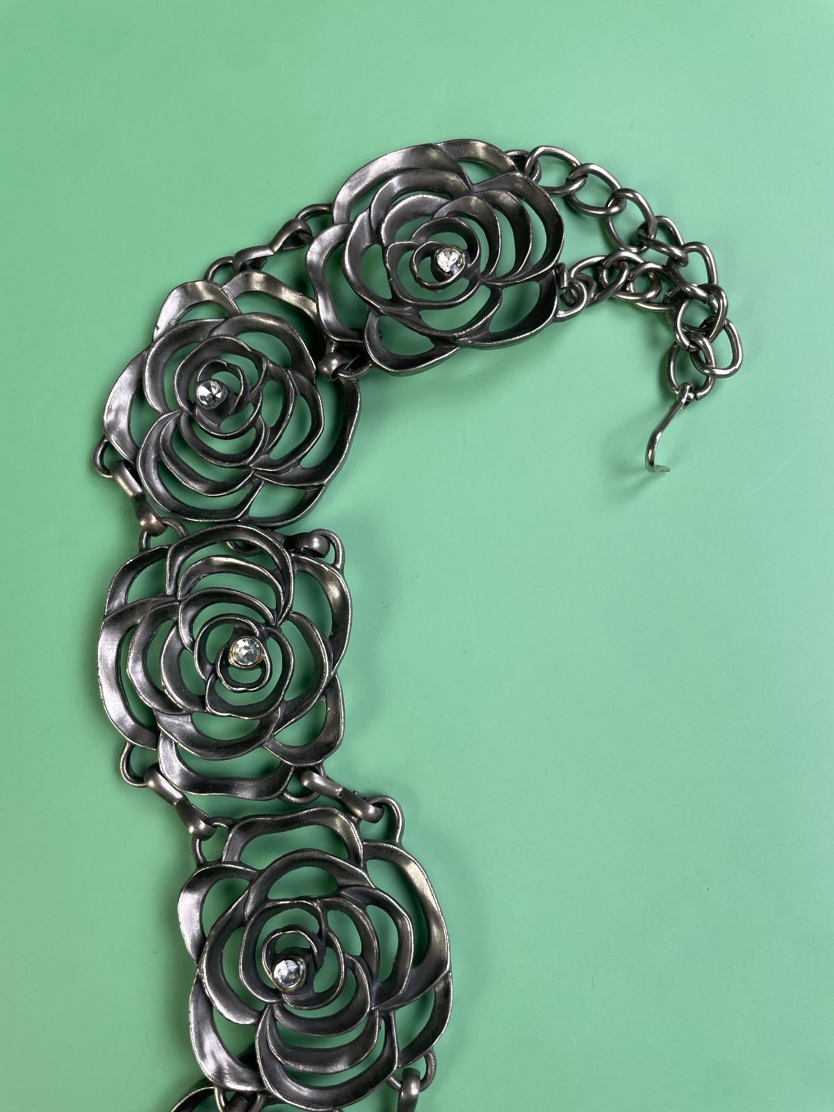 *AS-IS* KILLER! ROSE CUT-OUT HEAVY CHAIN BELT, RHINESTONE ACCENTS in DARK SILVER