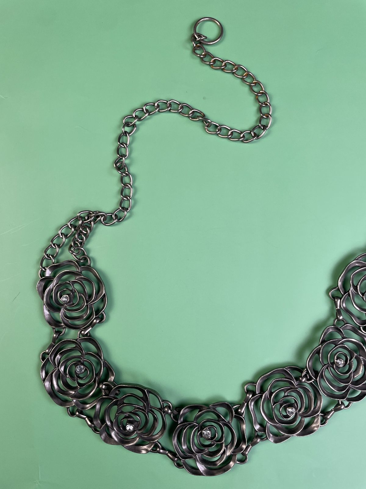 *AS-IS* KILLER! ROSE CUT-OUT HEAVY CHAIN BELT, RHINESTONE ACCENTS in DARK SILVER