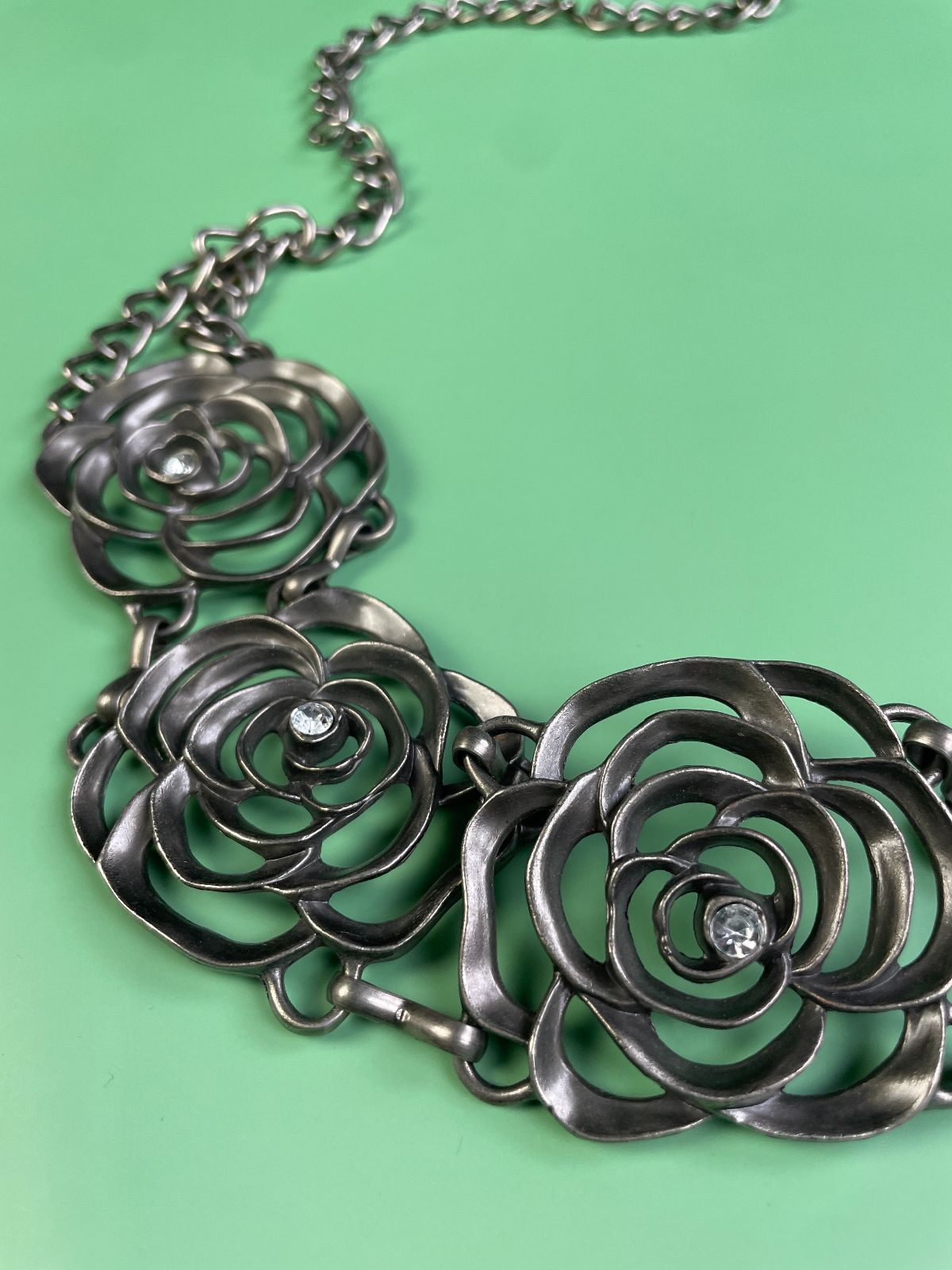 *AS-IS* KILLER! ROSE CUT-OUT HEAVY CHAIN BELT, RHINESTONE ACCENTS in DARK SILVER