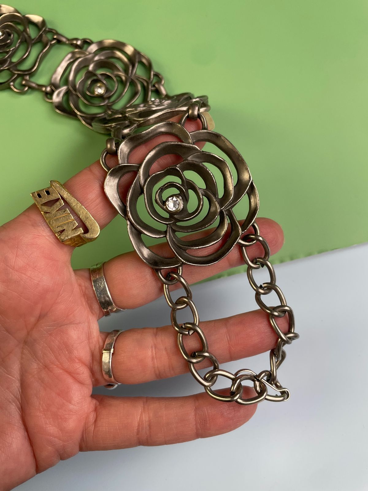 *AS-IS* KILLER! ROSE CUT-OUT HEAVY CHAIN BELT, RHINESTONE ACCENTS in DARK SILVER