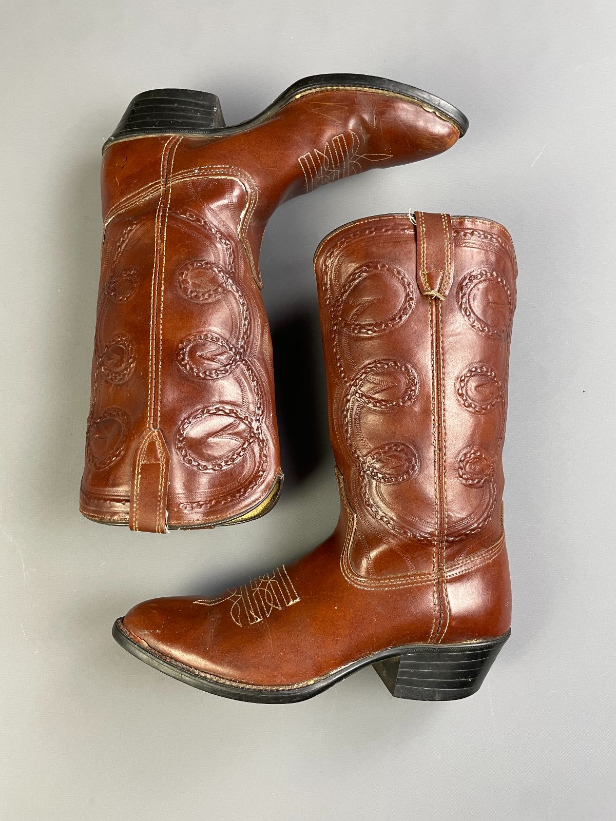 *AS-IS* SUPER DISTRESSED EMBOSSED ROPE DESIGN ALMOND TOE COWBOY BOOTS in BROWN