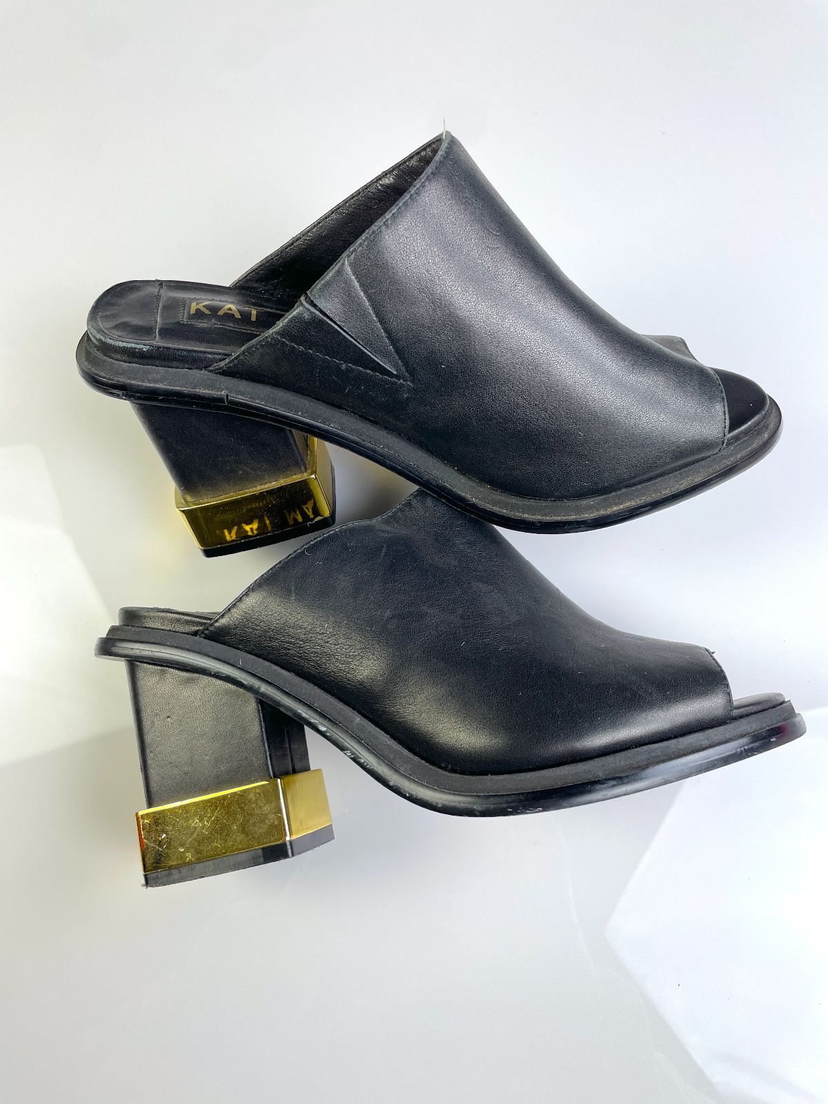 KAT MACONIE GORGEOUS! PEEP TOE CHUNKY GOLD HEEL LEATHER SANDALS in BLACK, GOLD