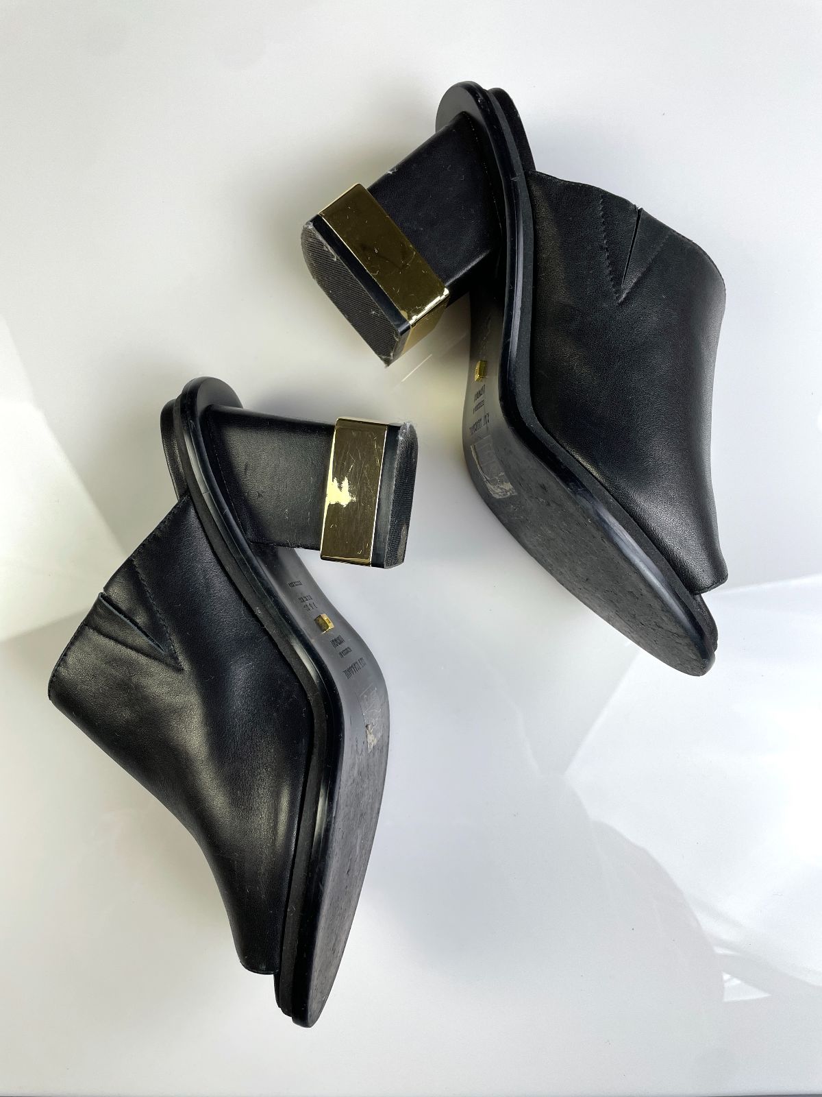 KAT MACONIE GORGEOUS! PEEP TOE CHUNKY GOLD HEEL LEATHER SANDALS in BLACK, GOLD