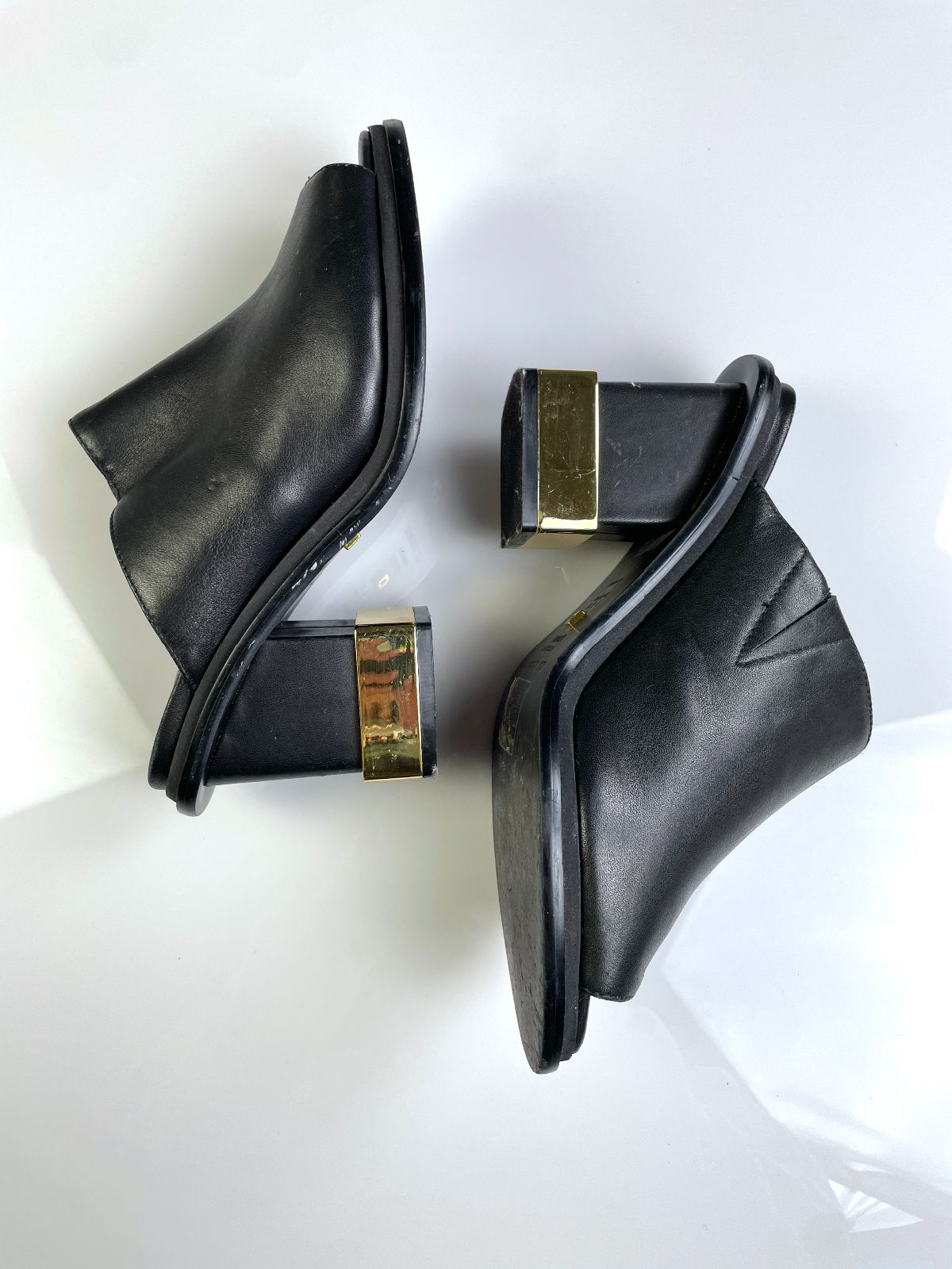 KAT MACONIE GORGEOUS! PEEP TOE CHUNKY GOLD HEEL LEATHER SANDALS in BLACK, GOLD