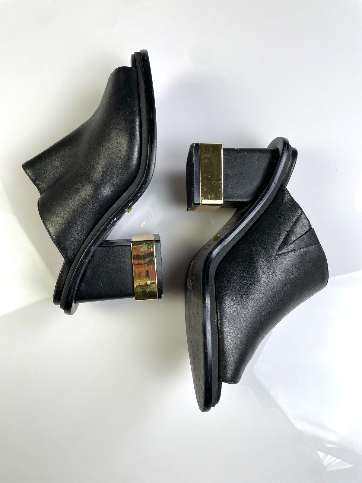 KAT MACONIE GORGEOUS! PEEP TOE CHUNKY GOLD HEEL LEATHER SANDALS in BLACK, GOLD