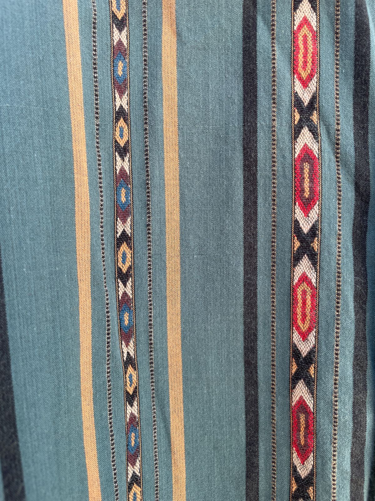 TERRITORY AHEAD 100% COTTON WOVEN SOUTHWESTERN DESIGN LONG SLEEVE BUTTON DOWN SHIRT in TEAL