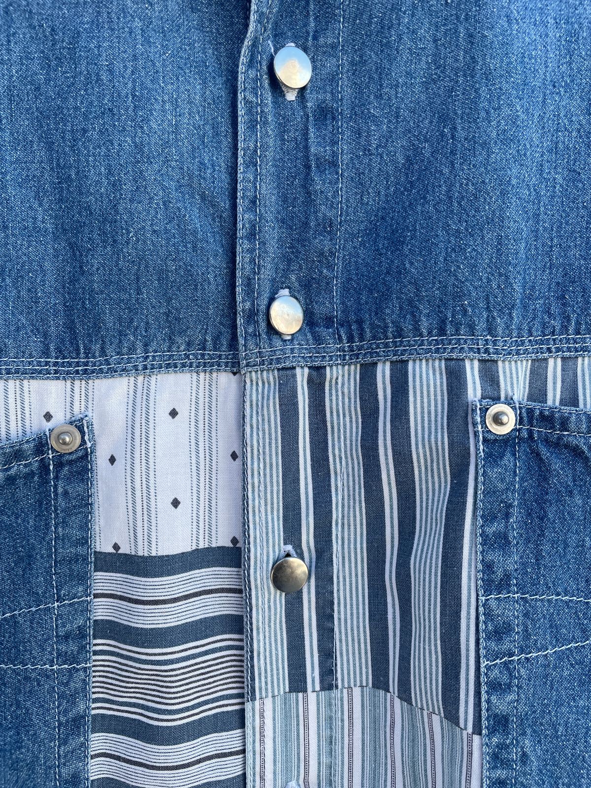 URBAN ACTIVE COOL! 1990S DENIM & COTTON PATCHWORK LONG SLEEVE BUTTON DOWN SHIRT in WHITE, BLUE