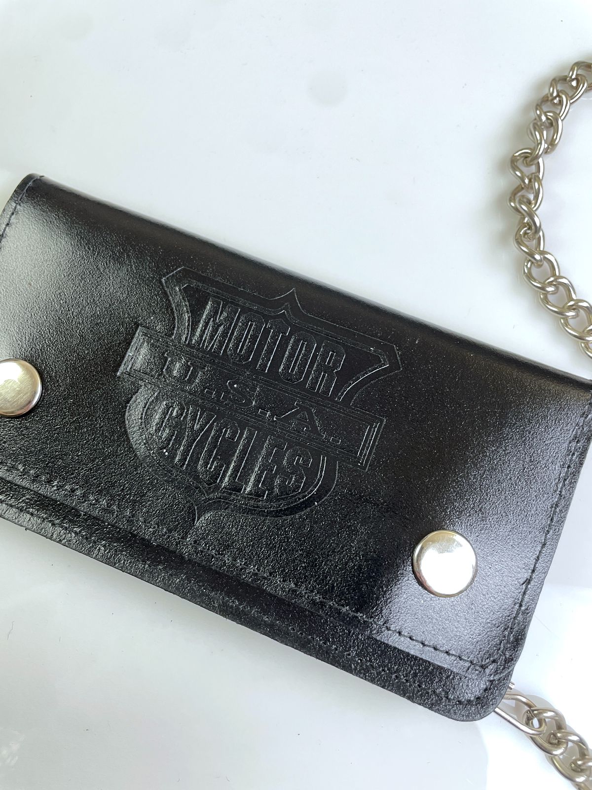 MOTORCYCLES USA LEATHER SHIELD EMBOSSED CHAIN WALLET WITH SNAP BUTTON CLOSURE in BLACK