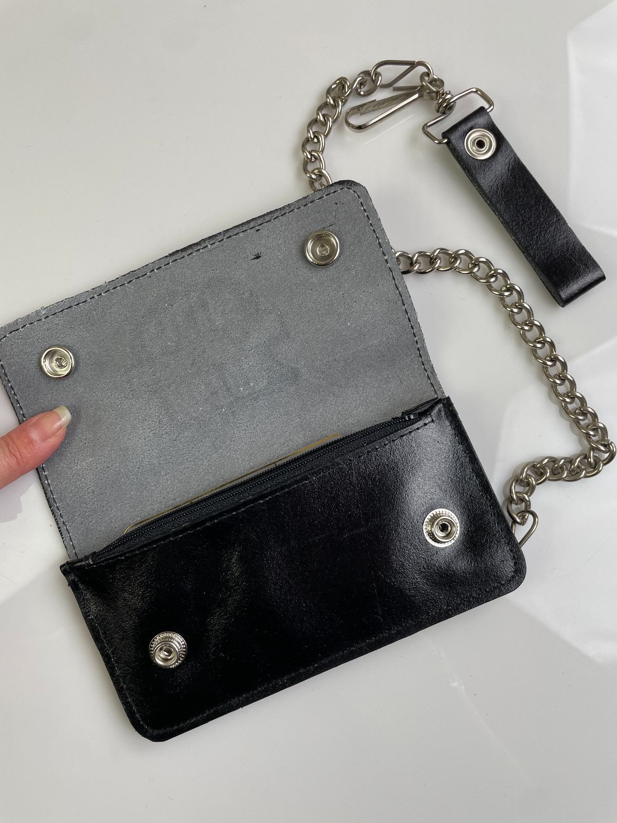 MOTORCYCLES USA LEATHER SHIELD EMBOSSED CHAIN WALLET WITH SNAP BUTTON CLOSURE in BLACK