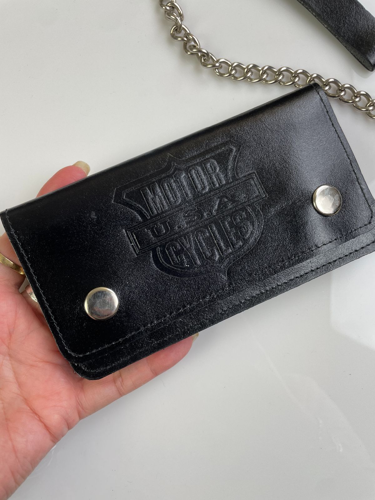 MOTORCYCLES USA LEATHER SHIELD EMBOSSED CHAIN WALLET WITH SNAP BUTTON CLOSURE in BLACK