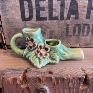FLORAL TWO HOLE DESK ORNAMENT in GREEN