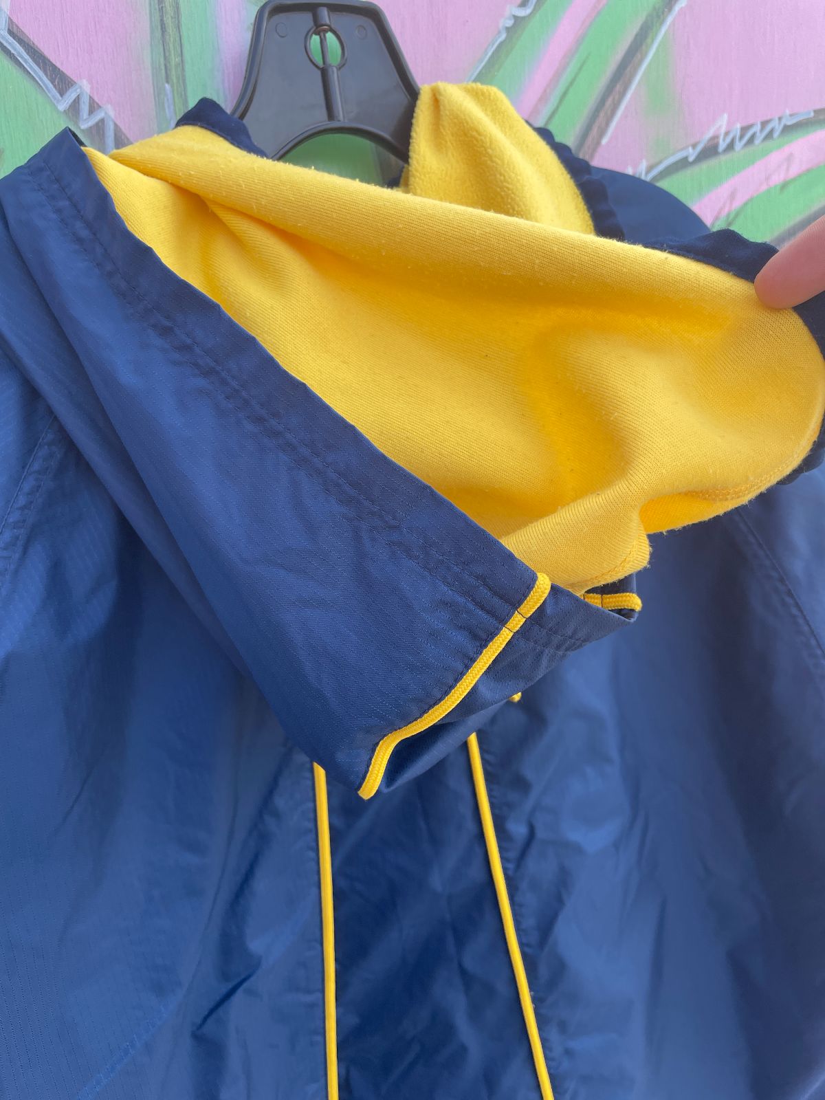 NIKE 1990S | Y2K UNIVERSITY OF MICHIGAN ZIP FRONT NYLON INSULATED PARKA JACKET WITH HOOD in NAVY BLUE, YELLOW