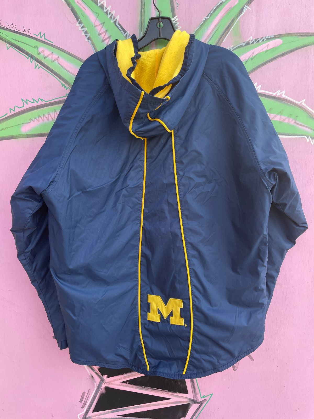 NIKE 1990S | Y2K UNIVERSITY OF MICHIGAN ZIP FRONT NYLON INSULATED PARKA JACKET WITH HOOD in NAVY BLUE, YELLOW