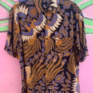 INDONESIAN ORIGINAL RETRO 1970S 100% COTTON BATIK PRINT SHORT SLEEVE BUTTON DOWN SHIRT in BLACK, TAN