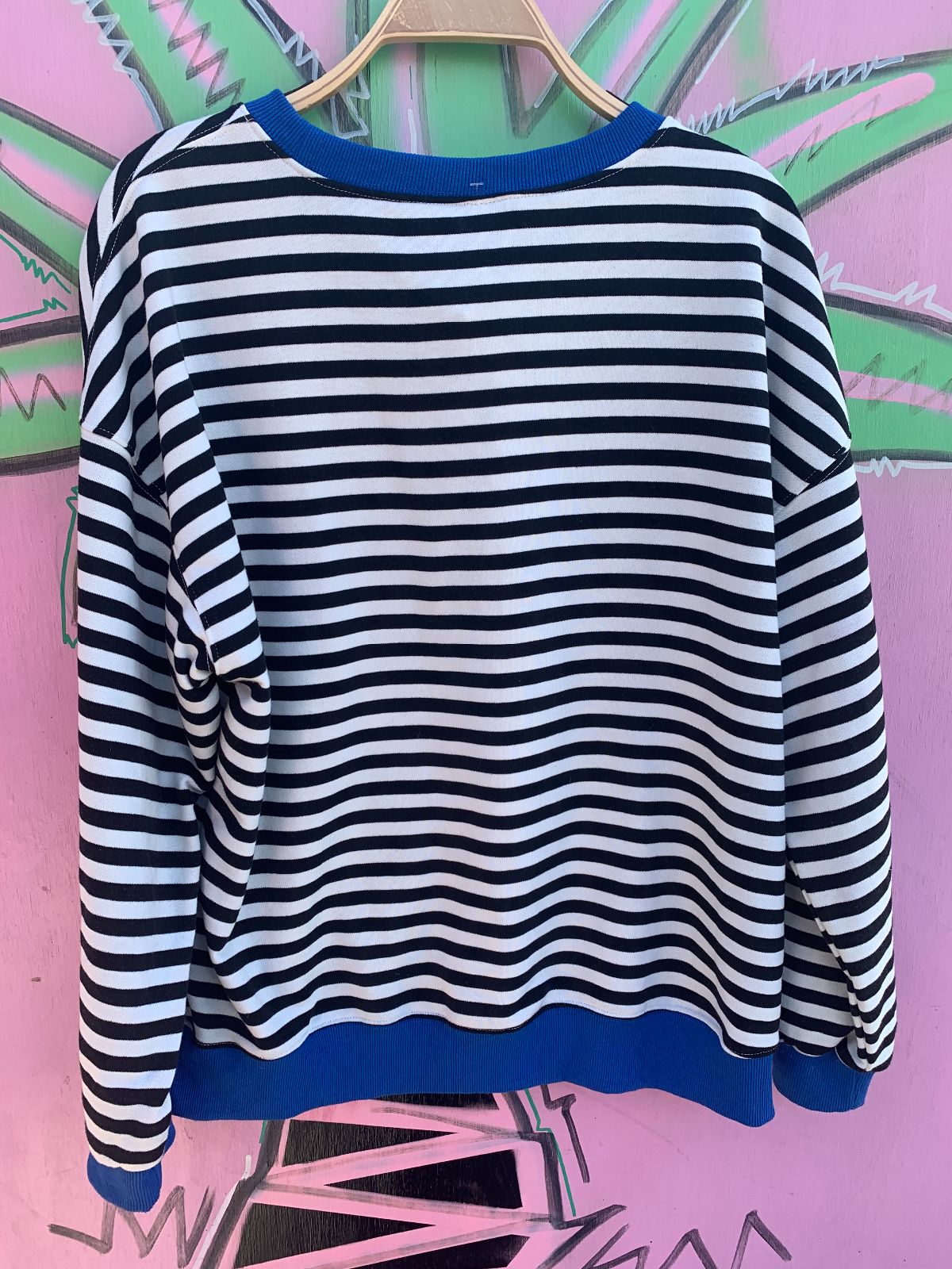 COOL STRIPED SWEATSHIRT, POP COLOR RINGER COLLAR & CUFFS in WHITE, BLACK, BLUE