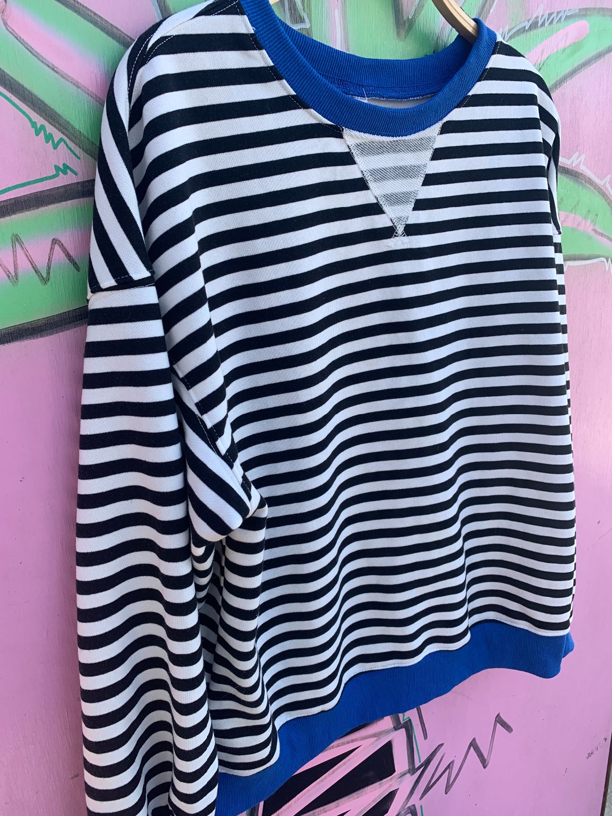 COOL STRIPED SWEATSHIRT, POP COLOR RINGER COLLAR & CUFFS in WHITE, BLACK, BLUE