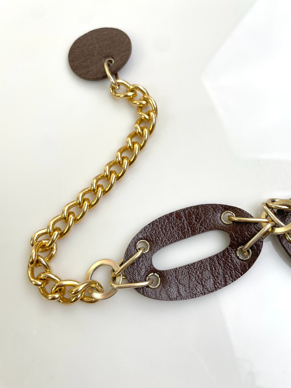 RETRO OVAL CUT-OUT FAUX LEATHER & CHAIN LINK BELT in BROWN, GOLD