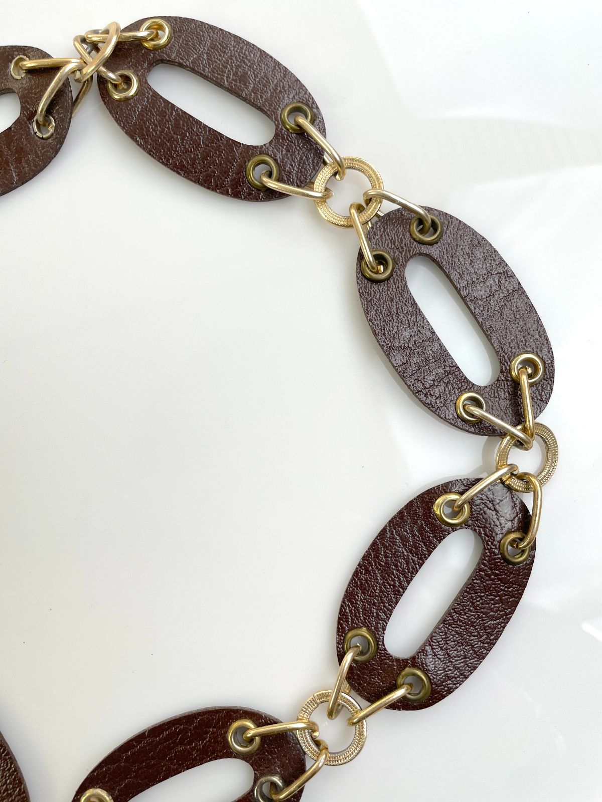 RETRO OVAL CUT-OUT FAUX LEATHER & CHAIN LINK BELT in BROWN, GOLD