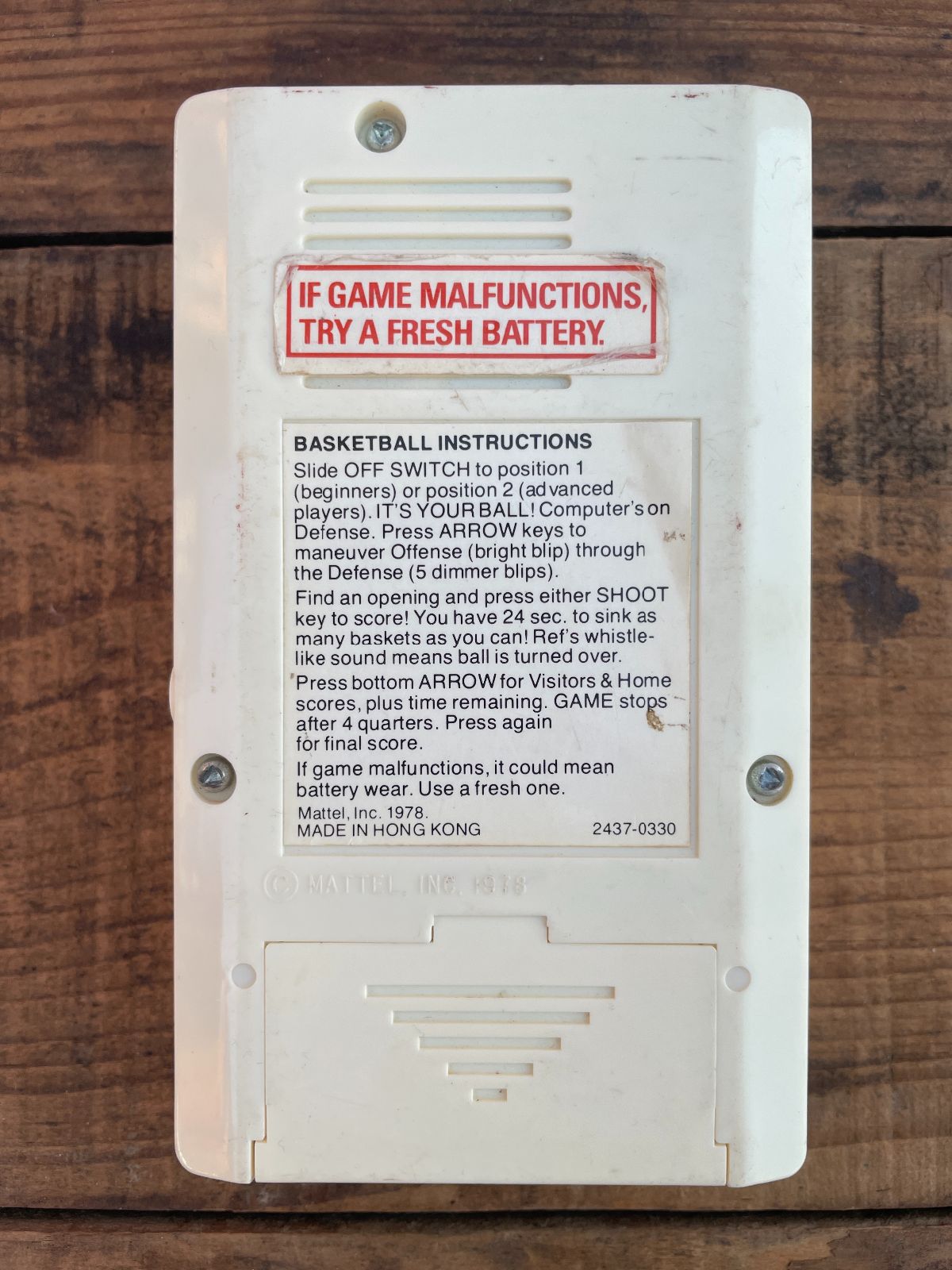 MATTEL 1978 MATTEL HANDHELD BASKETBALL ELECTRONIC GAME in CREAM