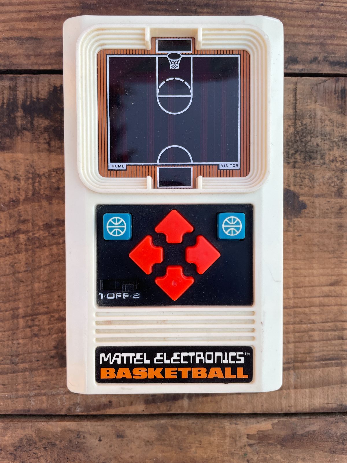 MATTEL 1978 MATTEL HANDHELD BASKETBALL ELECTRONIC GAME in CREAM